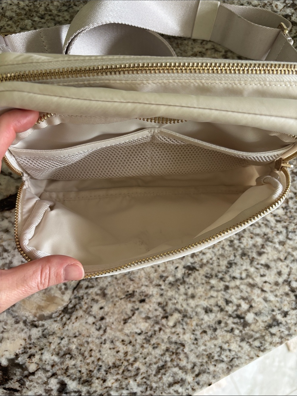 lululemon athletica everywhere crossbody bag 3L - Picture 2 of 11